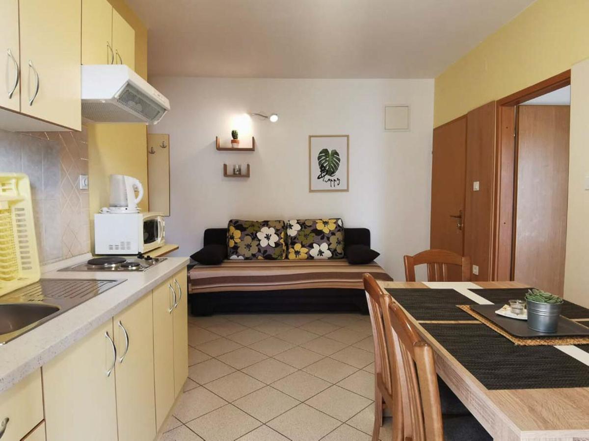 Apartments Miranda Лопар Екстер'єр фото