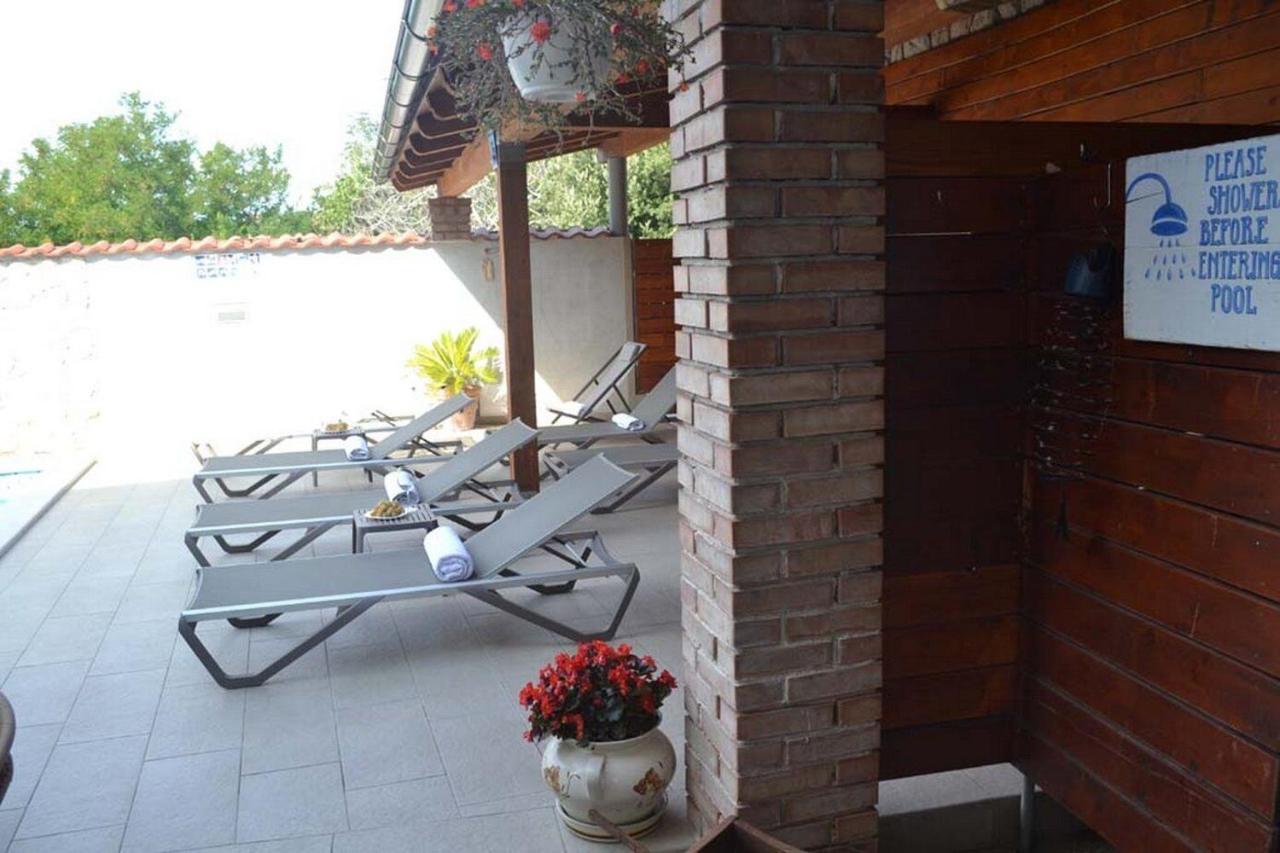 Apartments Miranda Лопар Екстер'єр фото