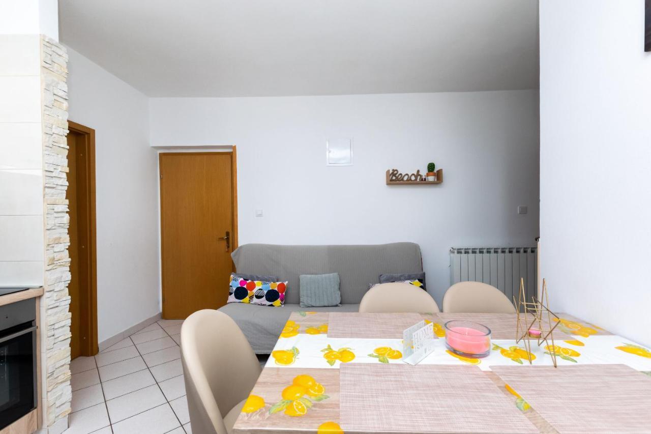Apartments Miranda Лопар Екстер'єр фото