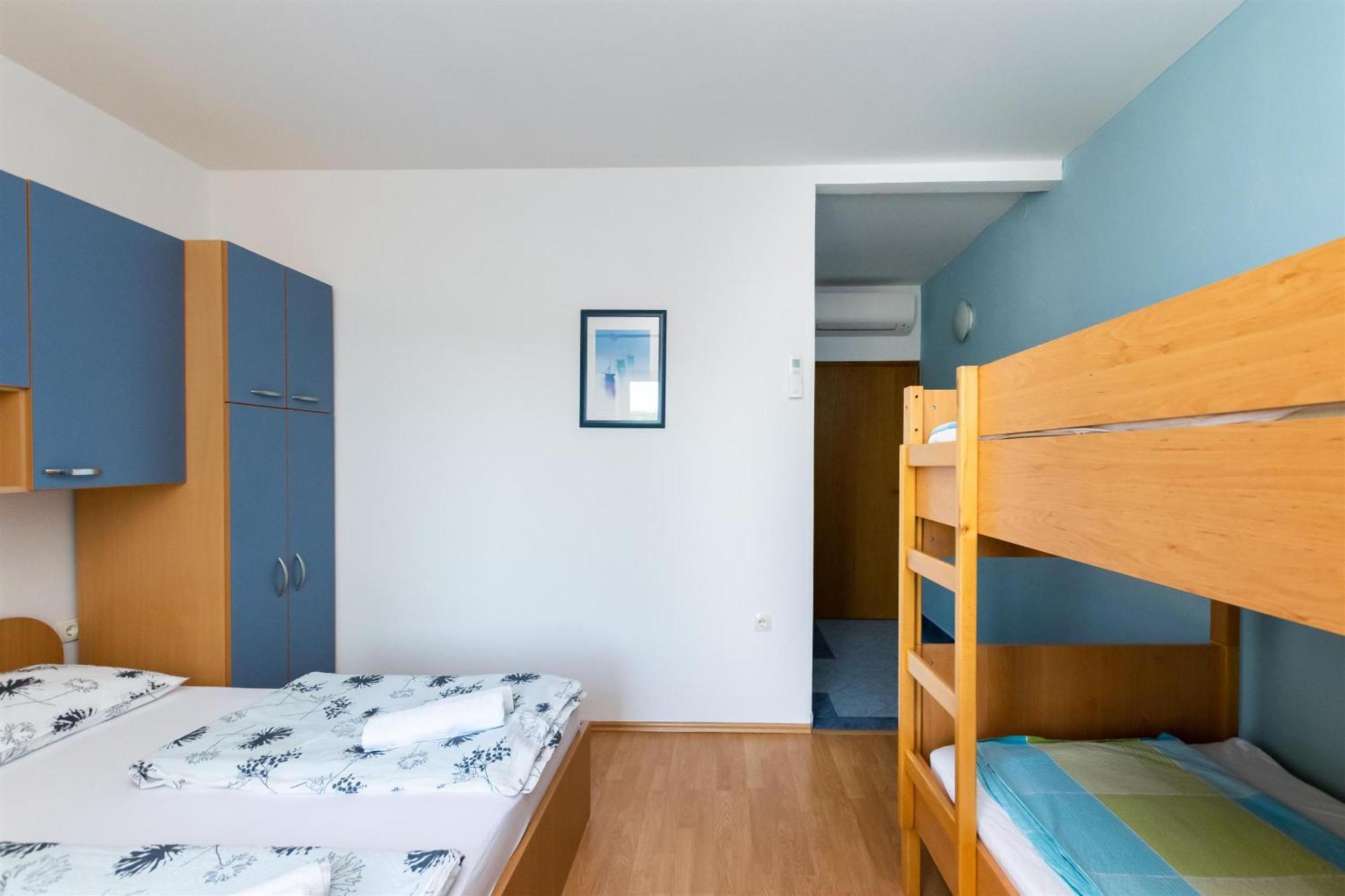 Apartments Miranda Лопар Екстер'єр фото